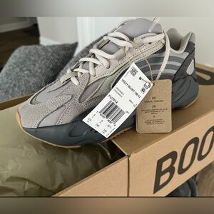 Yeezy Adidas Boost 700 V2